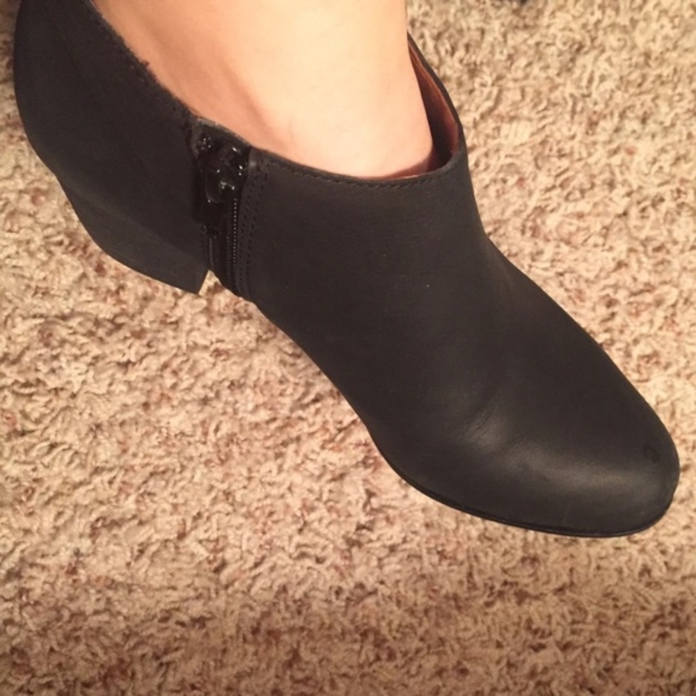 💖2 for $30 Nice looking boot